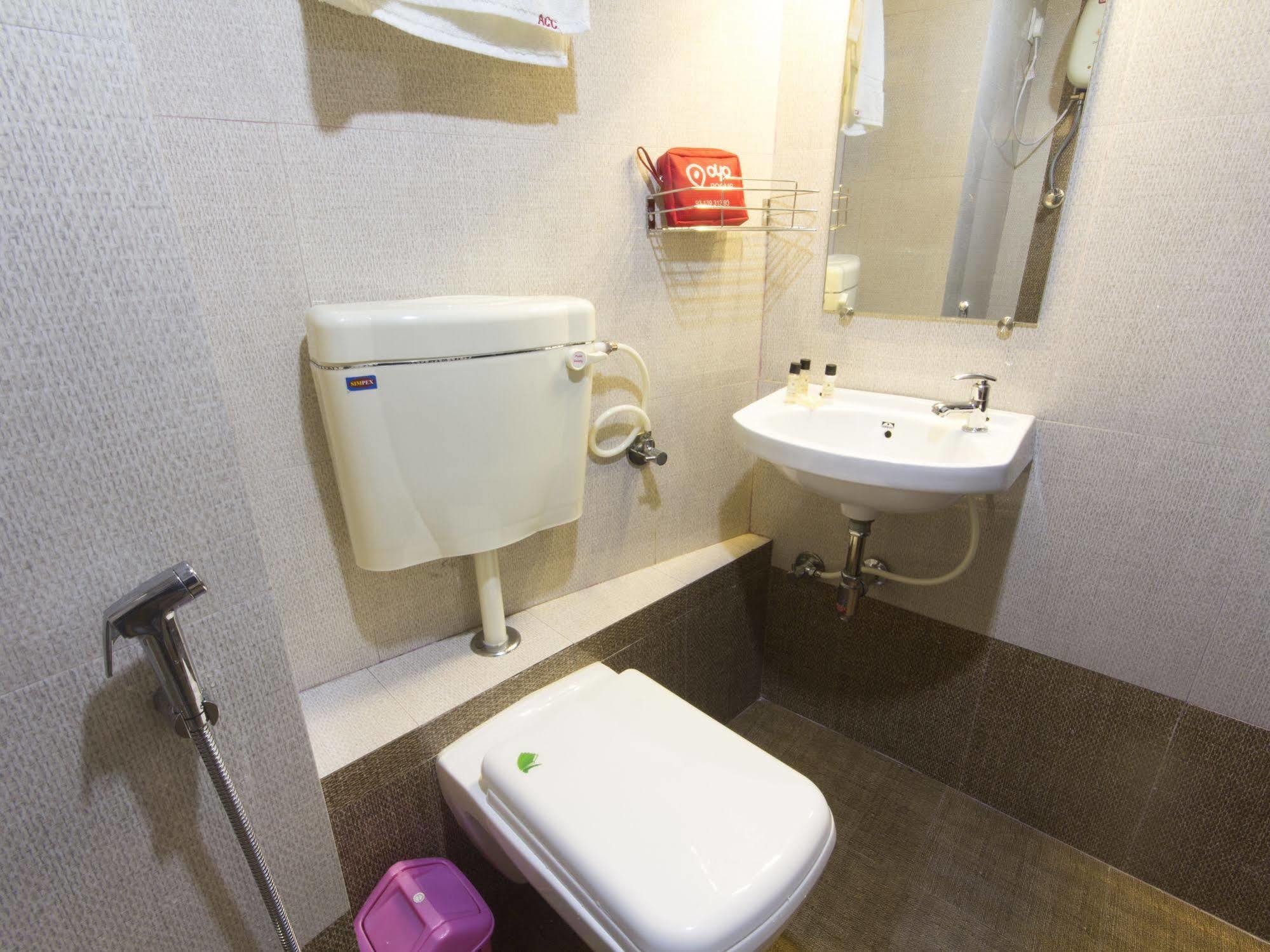 מומביי Hotel Accore Inn מראה חיצוני תמונה